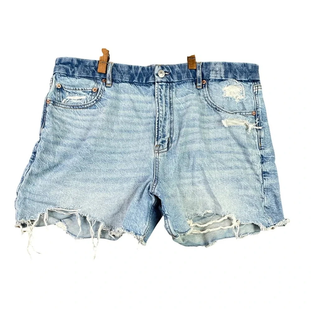 American Eagle Curvy Relaxed Short Womens 16 Light Blue Distressed Denim Strigid